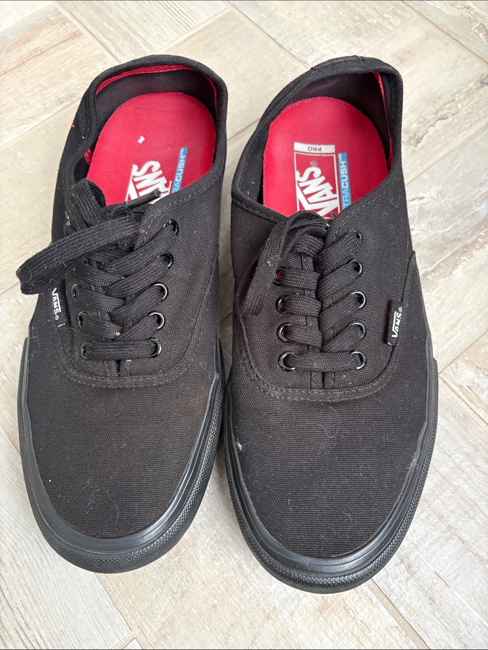 Vans Men’s Black Canvas Low-Top Sneakers with Red Insole sz 9